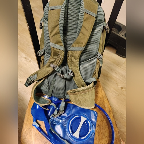 CamelBak Women’s Helena 20 Hiking Hydration Pack - 85 oz - Picture 4 of 7